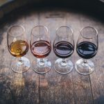 4 calici di vini bianchi rose e rossi