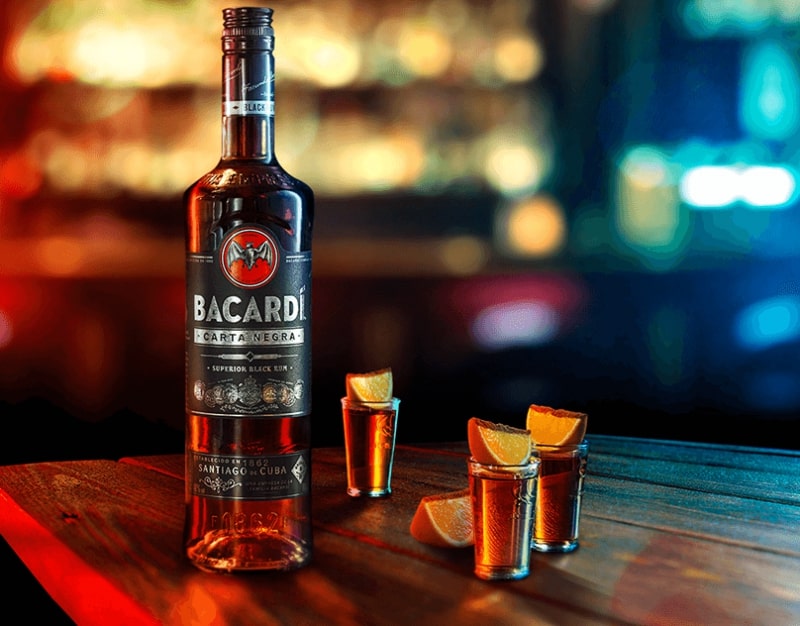 Bottiglia di rum Bacardi