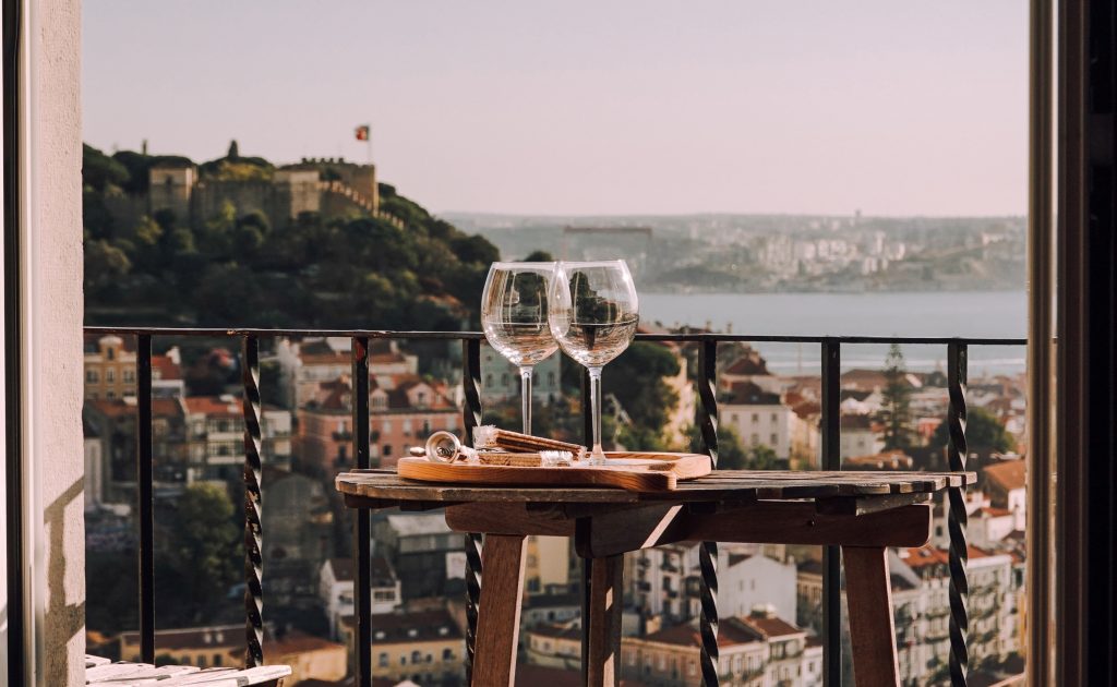 regali si san valentino per lui calici di vino con vista