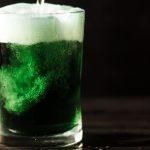 cosa è la birra verde - birra verde con schiuma