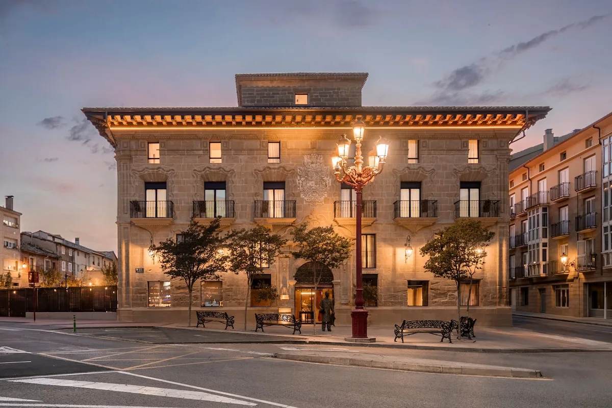 Where to stay in Haro: the floodlit baroque facade of Hotel Palacio de los Angeles on Plaza de la Cruz