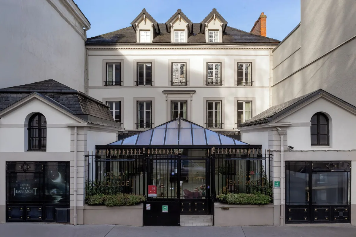Hôtel Jean Moët in Épernay: the white townhouse façade with a glass-roofed entrance courtyard